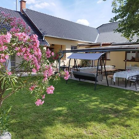 Tartos Szegfu Vendeghaz, Maganszallas Tazlar Eksteriør billede